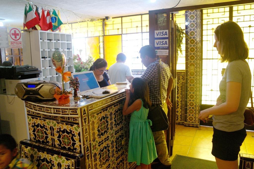 Hostal Iquique Лима Екстериор снимка