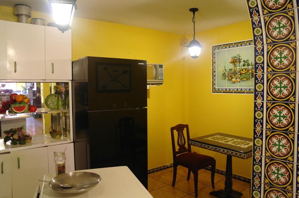 Hostal Iquique Лима Екстериор снимка