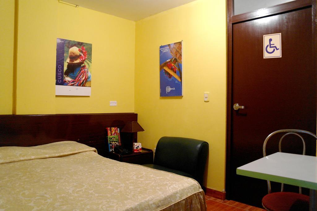 Hostal Iquique Лима Екстериор снимка