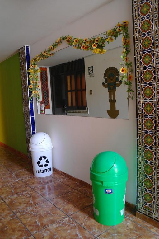 Hostal Iquique Лима Екстериор снимка