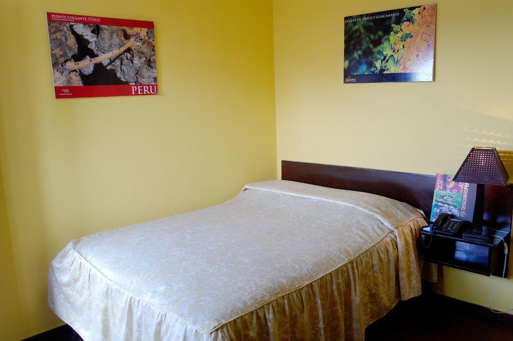 Hostal Iquique Лима Екстериор снимка