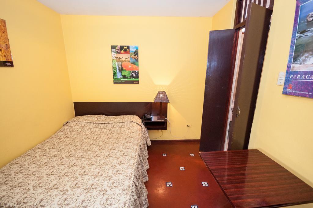 Hostal Iquique Лима Екстериор снимка